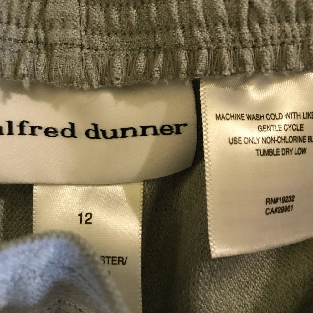 Gray slacks - Picture 4 of 6